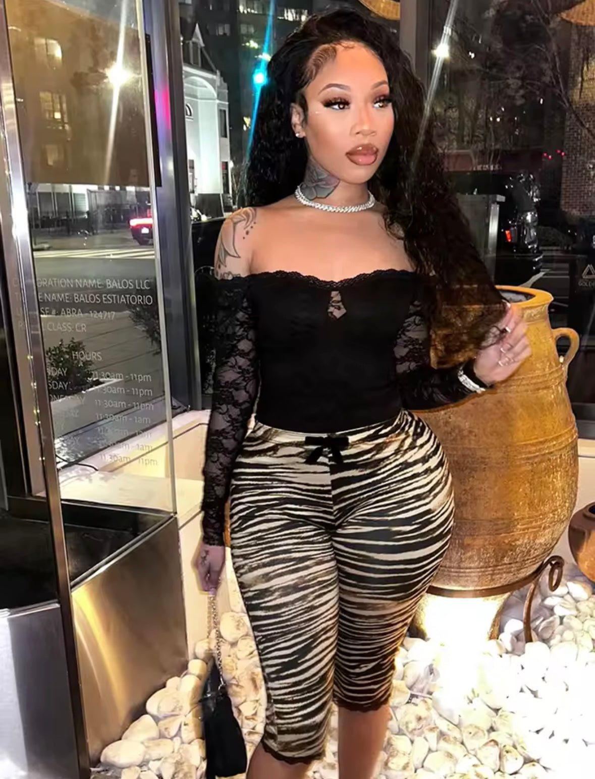 Jasmine Lace Trim Capri Legging